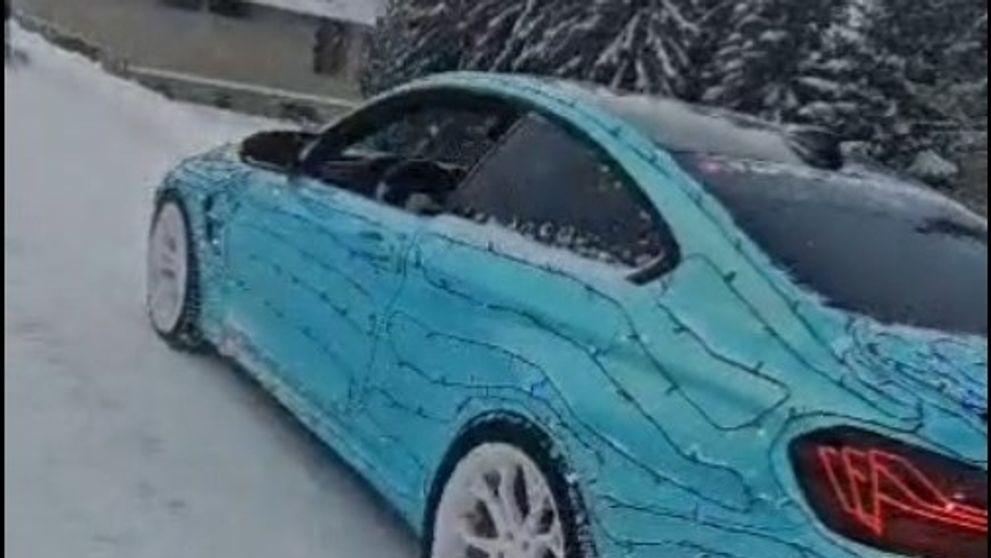S-a pregătit de Crăciun! Un șofer din Vâlcea și-a împodobit BMW-ul cu ghirlande luminoase. Polițiștii l-au oprit în trafic
