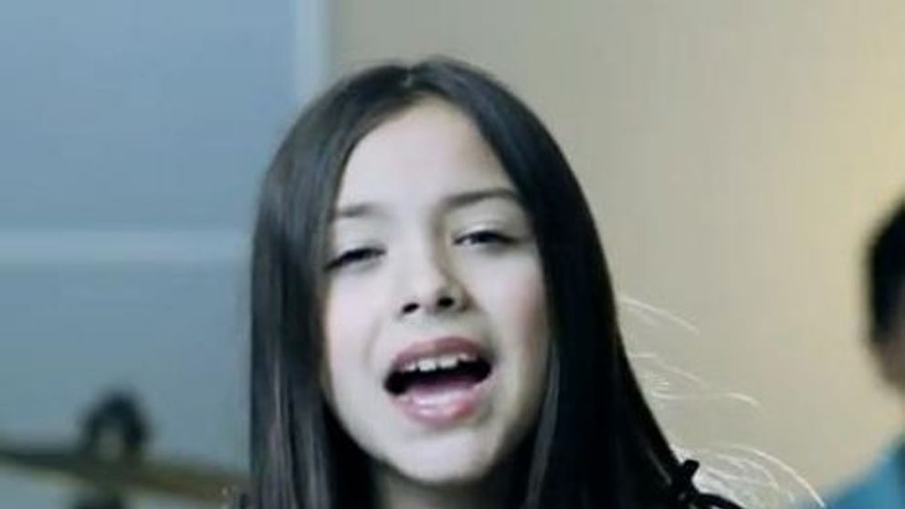VIDEO Are DOAR 10 ani si canta «Rolling in the Deep» mai bine decat Adele!