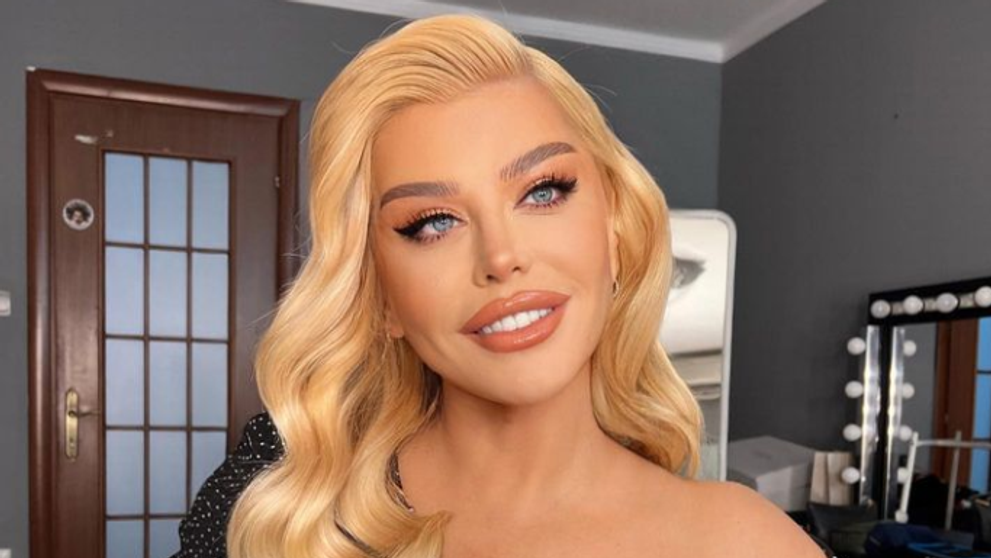 Loredana Groza, criticată după ce s-a îmbrăcat ca o păpușă Barbie, din cap până în picioare: 