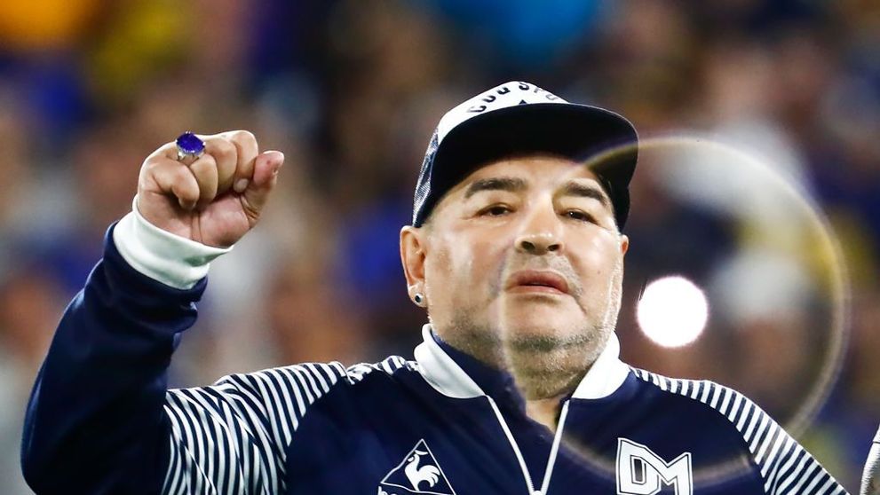 A murit Diego Maradona