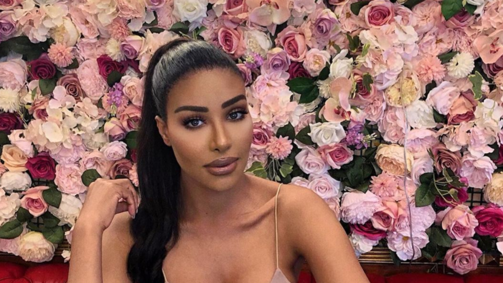 O tânără din Marea Britanie a cheltuit peste 1 milion de lire pentru a arăta ca Kim Kardashian FOTO