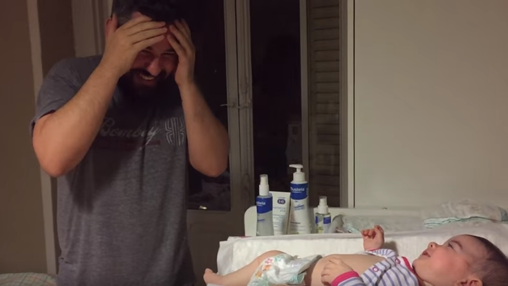 Taticii vor intelege cel mai bine aceasta stire. Filmuletul de mai jos s-a viralizat cu o viteza uimitoare