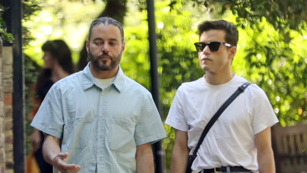 Îți vine să crezi că sunt gemeni? Rami Malek, apariție rară alături de fratele său. În trecut, cei doi erau aproape imposibil de deosebit