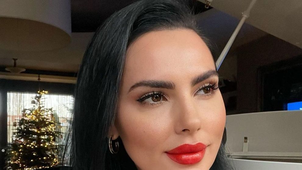 Lavinia Pîrva, filmare incendiară în costum de baie