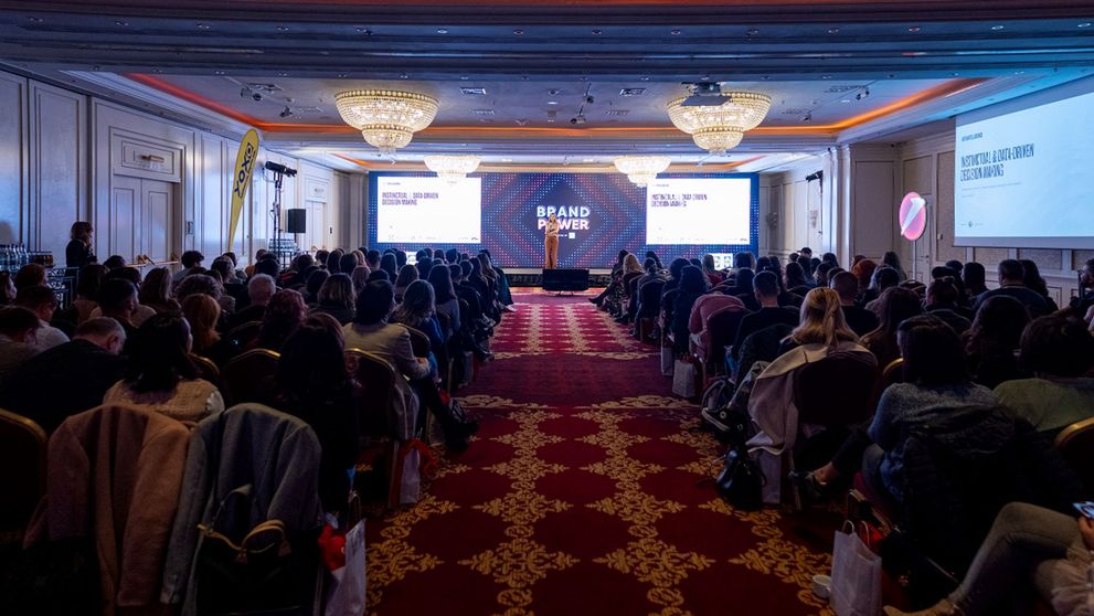 (P) Cum transformi așteptările consumatorilor în strategii de succes în marketing și comunicare
