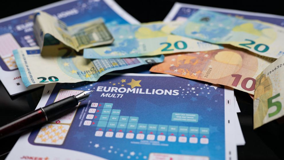 A câștigat o avere după ce a întrebat ChatGPT ce numere să pună la LOTO