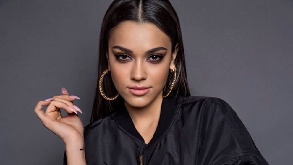Karmen lanseaza single-ul “Shake It” cu videoclip oficial