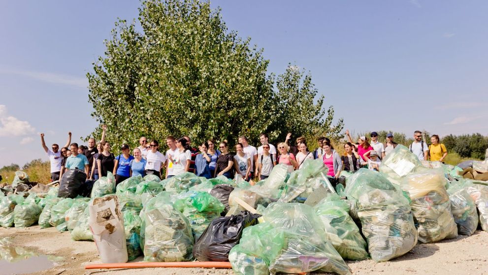 Peste 338 000 de voluntari au participat la Ziua de Curățenie Națională din cadrul proiectului Let's Do it Romania