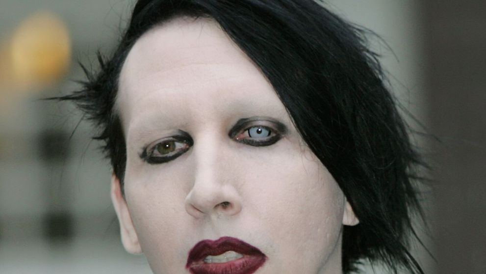 Fara machiajul lui strident, pare alt om. Marilyn Manson, asa cum rar ai ocazia sa-l vezi