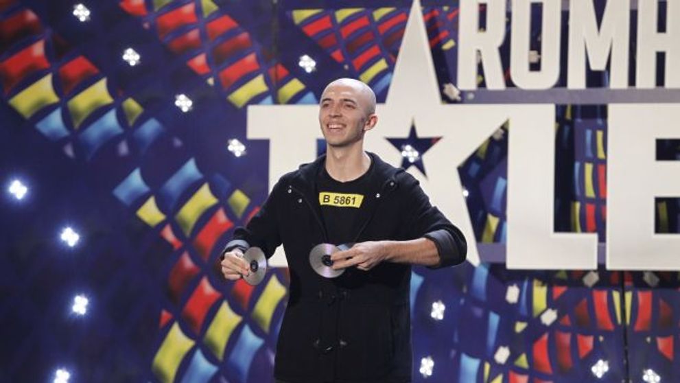Nic cel magnific e magician cu acte in regula: 