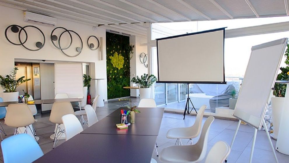 (P) Organizarea unui eveniment corporate sau workshop la Skybar