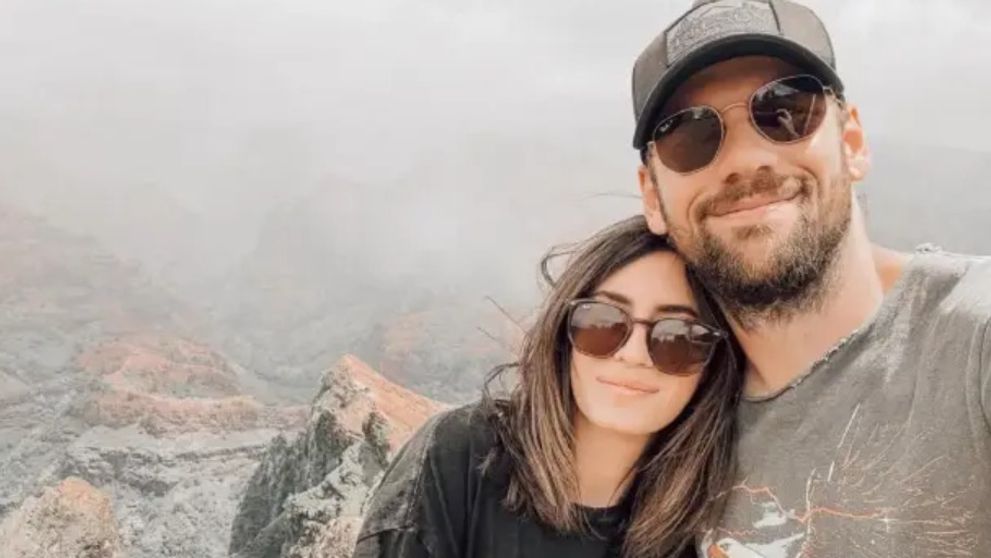 Caleb Shomo și soția sa divorțează după aproape 14 ani de căsnicie. Artistul a recunoscut că este gay: „Sunt mândru!”