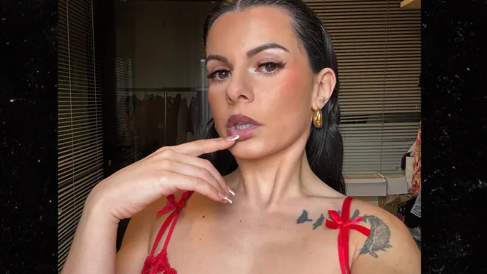 Elena, profesoară la o școală catolică, a fost concediată după ce părinții au aflat că avea cont pe OnlyFans: ”Mă întreb ce tătic a descoperit pozele”