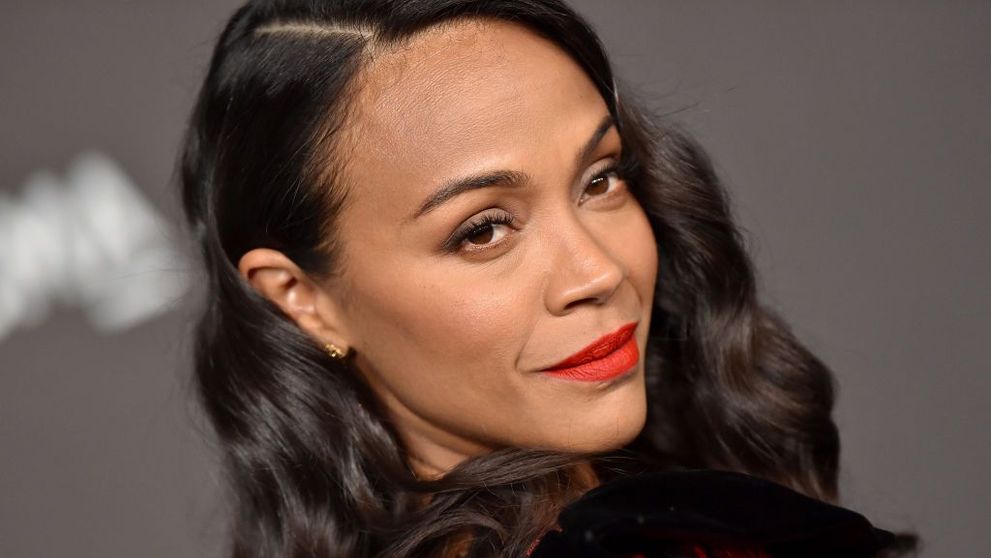 Zoe Saldana arată fabulos în costum de baie. La 42 de ani, starul din Avatar pare o adolescentă