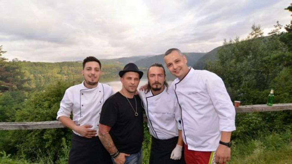 Vlad, Mihai, Alex si Victor, meniu de 