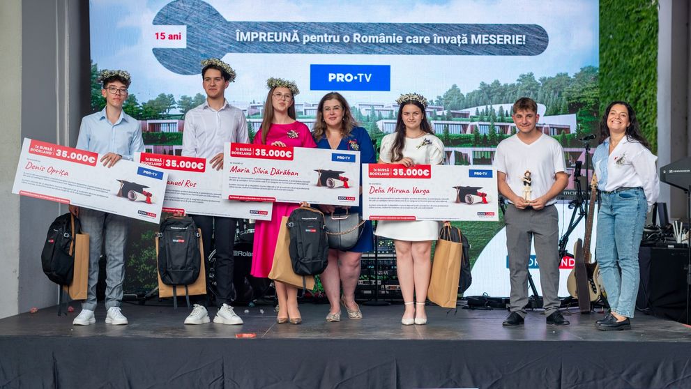 Bursele BookLand, cele mai mari burse educaționale acordate în România, în valoare totală de 140.000 de euro, au fost decernate în cadrul Galei BookLand