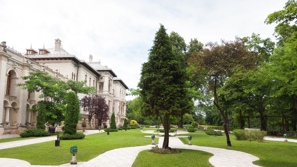 După mulți ani, Palatul Cotroceni se deschide pentru public. Acces gratuit în grădini, în curtea interioară, la biserică