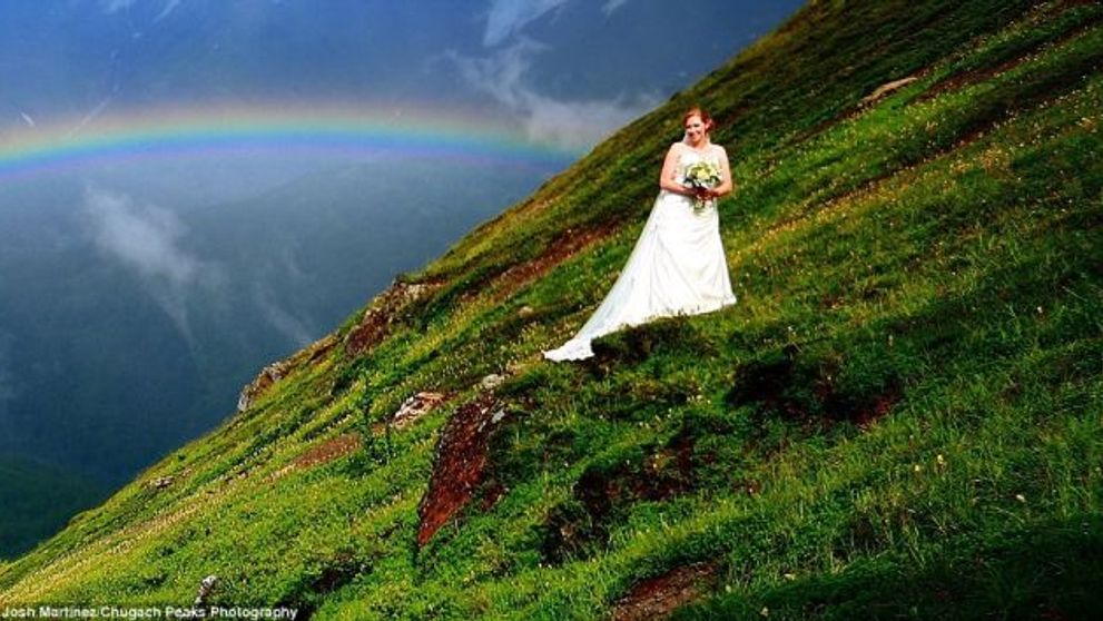 E una dintre cele mai frumoase fotografii de nunta. Ce apare in aceasta imagine, alaturi de mireasa 