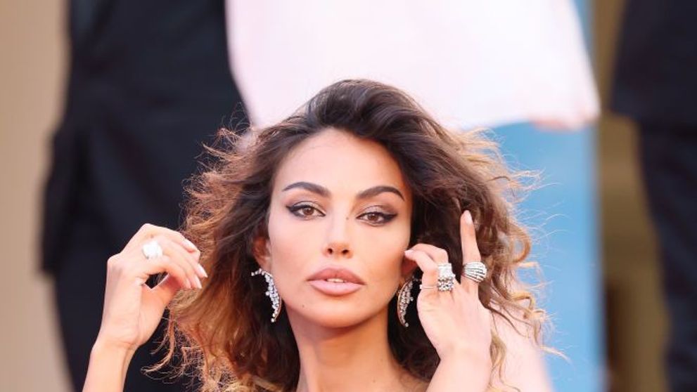 Mai sexy de atât este imposibil! Mădălina Ghenea, cea mai spectaculoasă apariție a ei de până acum la Cannes