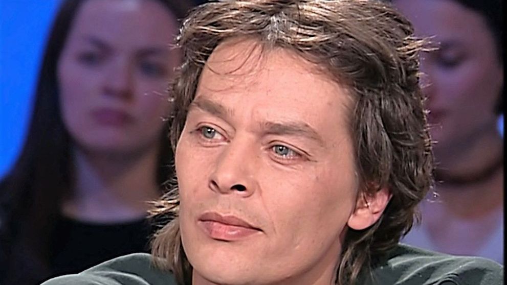 Cauza probabilă a morții lui Ari Boulogne, fiul nelegitim al lui Alain Delon. Iubita fotografului a fost arestată