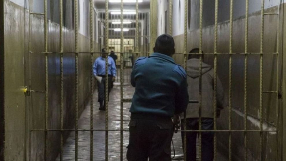 Un deținut a încercat să-l omoare pe șeful de secție de la Penitenciarului Gherla