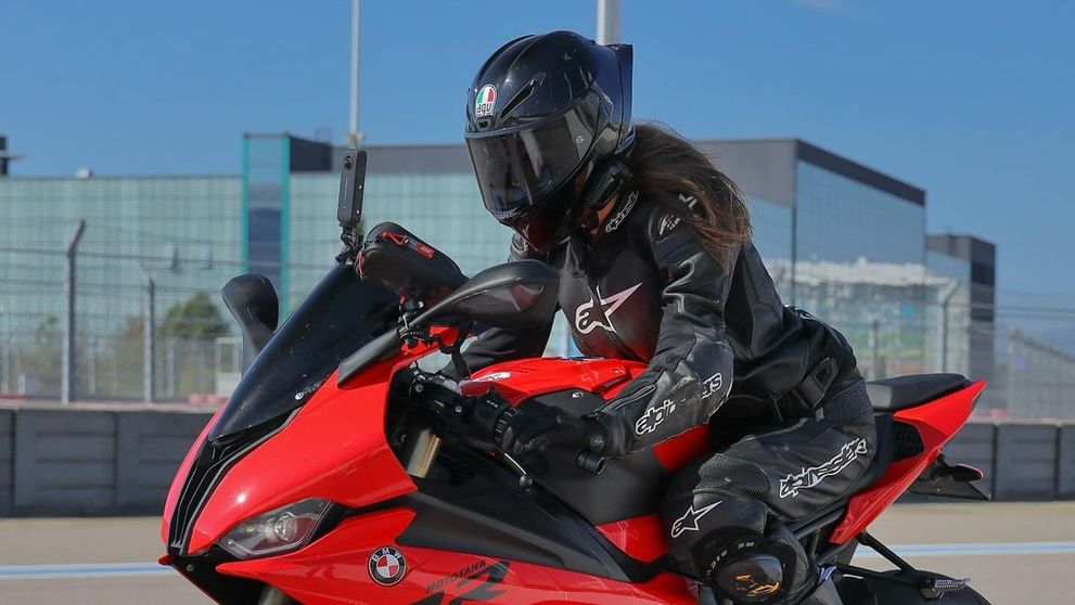 ”Cea mai frumoasă motociclistă din Rusia” a murit într-un accident teribil. Ce au găsit paramedicii la fața locului