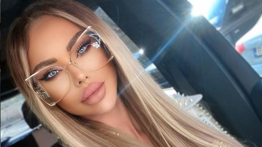 Bianca Drăgușanu, mai sexy ca niciodată. Vedeta s-a pozat goală, în așternuturi