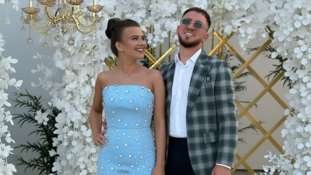 Deian Sorescu și Melania Mak au amânat nunta pentru calificările la Campionatul Mondial. Cine este femeia care îi este alături fotbalistului