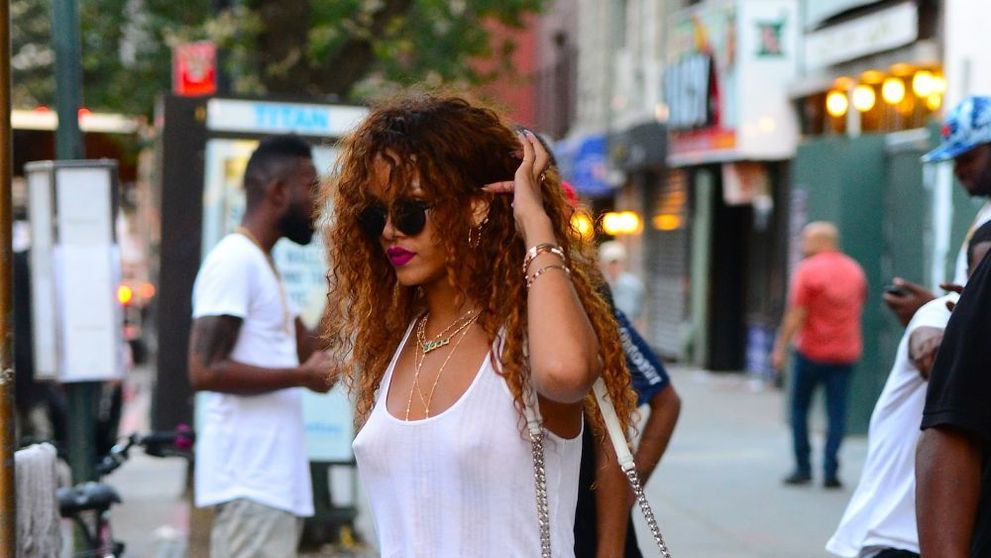Rihanna, tatuata in numele iubirii. Care este ultimul desen de pe corpul ei, care ii maguleste ultimul iubit