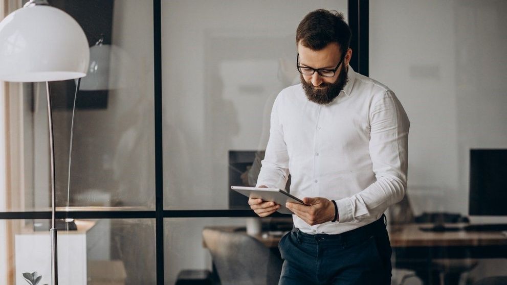 (P) Ce presupune un plan de web hosting și cum funcționează serviciile de acest tip?