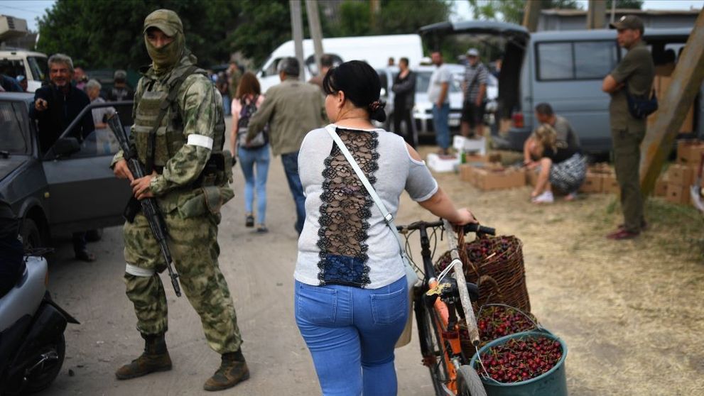 Numeroşi militari ruşi s-au îmbolnăvit după ce au mâncat cireşe din livezile din Melitopol