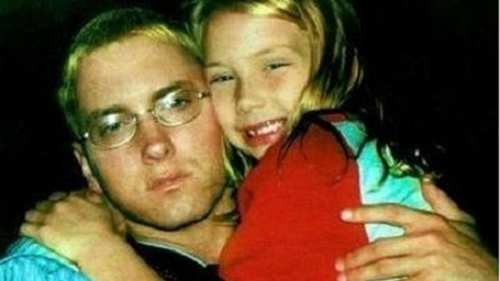Eminem a tinut-o mereu ascunsa pe fiica lui de obiectivul aparatelor foto. Imagini rare cu fiica rapperului