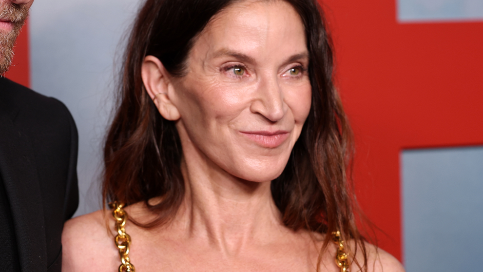 O recunoști? E soția, de 25 de ani, a unui apreciat actor de la Hollywood. Recent, au apărut împreună pe covorul roșu