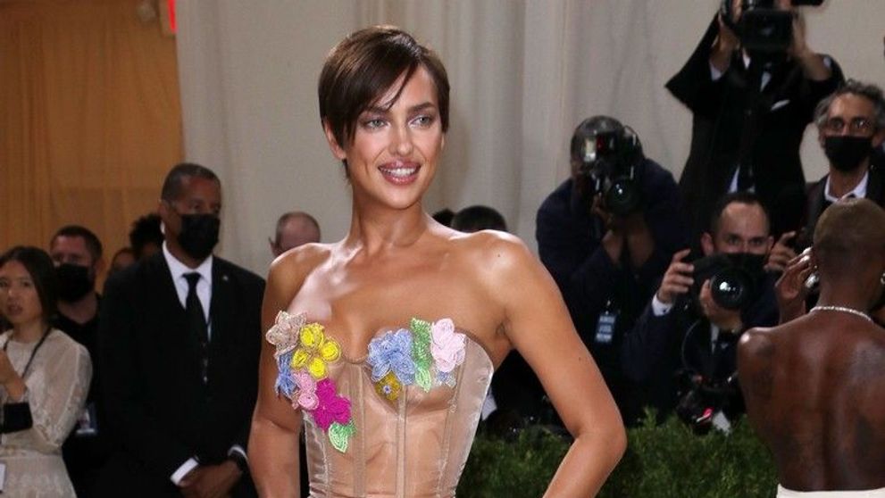 Kendall Jenner și Irina Shayk, apariții incendiare pe covorul roșu! Cum au apărut la Met Gala