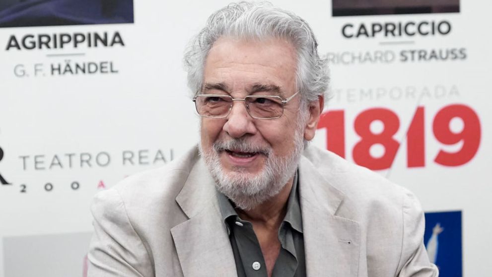 Placido Domingo a demisionat de la Opera din Los Angeles. Tenorul e investigat pentru hărțuire sexuală