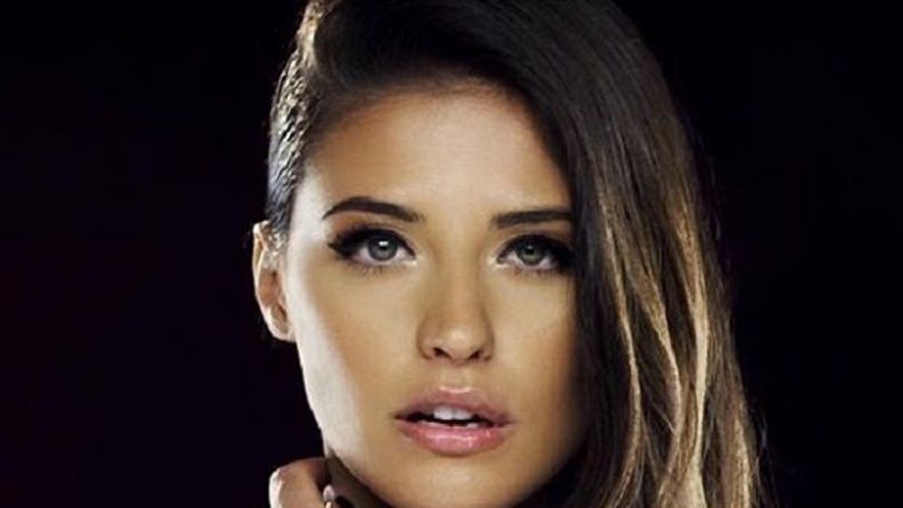 Nu te-ai fi asteptat niciodata sa o vezi asa: Antonia, in ipostaze fierbinti alaturi de un tanar fotomodel