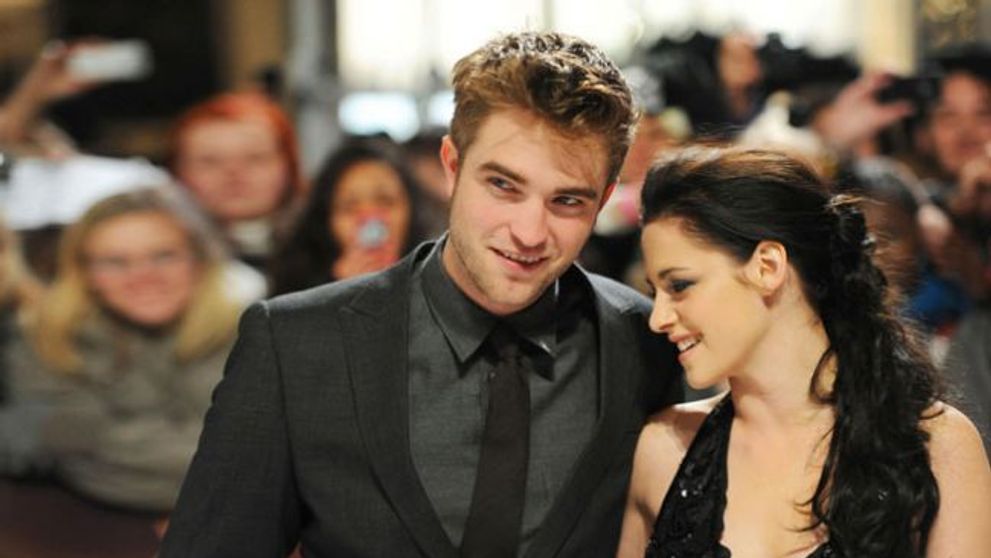 Kristen Stewart spune ca vrea sa se marite cu Robert Pattinson, dar gesturile o tradeaza. Ce au surprins paparazzii