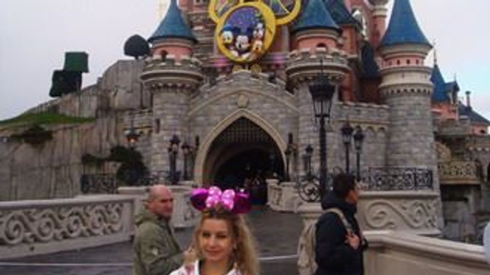 Monica Dascalu s-a intors de la Disneyland cu Wall-E si Eve