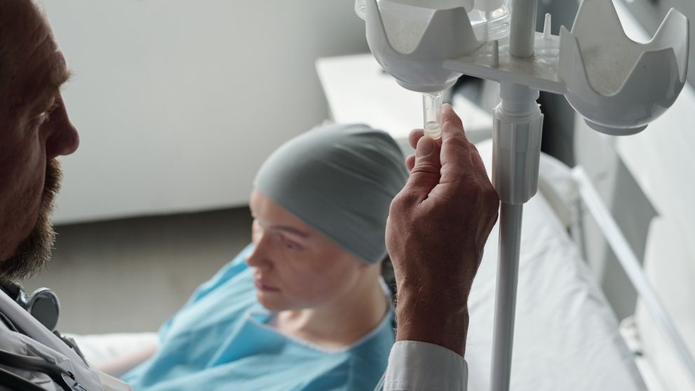 A crezut că intră la menopauză și a ignorat semnalele, dar medicii au diagnosticat-o cu cancer! Cu ce simptome s-a confruntat o femeie de 55 de ani
