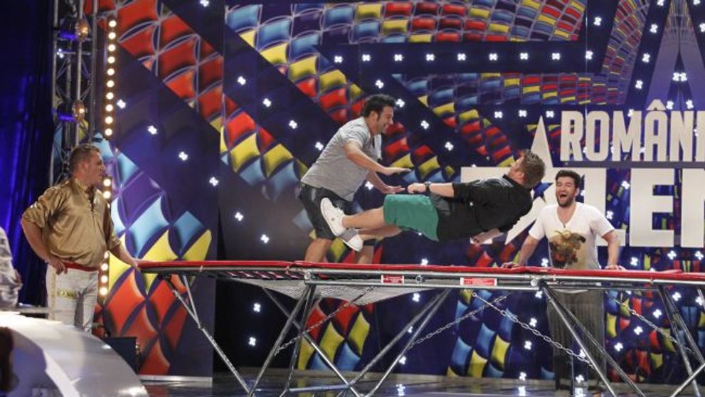Smiley si Bartos, sarituri la trambulina in timpul show-ului 