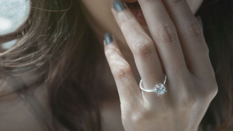 (P) Inelul de logodnă de aur alb cu diamant – perfect pentru aleasa inimii tale
