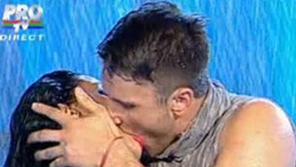 Adelina Pestritu s-a sarutat salbatic cu Andrei, presupusul fiu al lui Botezatu, la 