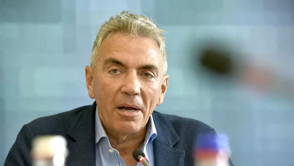 Ce a răspuns politicianul care a fost întrebat dacă își va tăia el singur salariul: „Nu de mine e vorba...”. Declarațiile lui sunt îndelung comentate