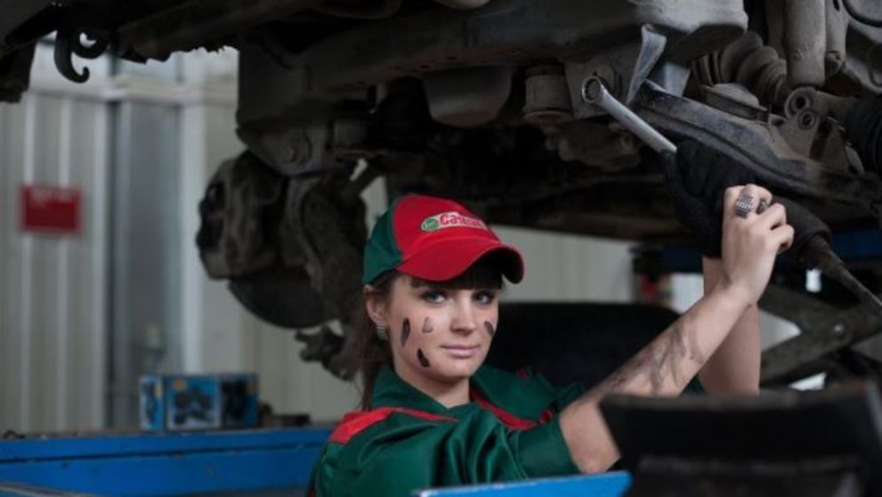 (P) De ce este recomandat să rezolvi problemele mașinii doar la service