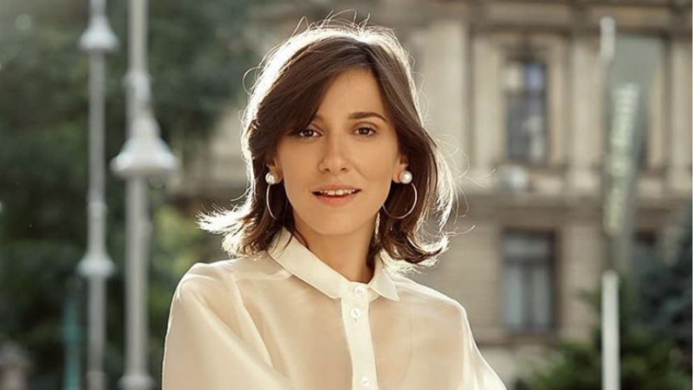 Dana Rogoz, fermecătoare pe covorul roșu la Festivalul de Film de la Veneția