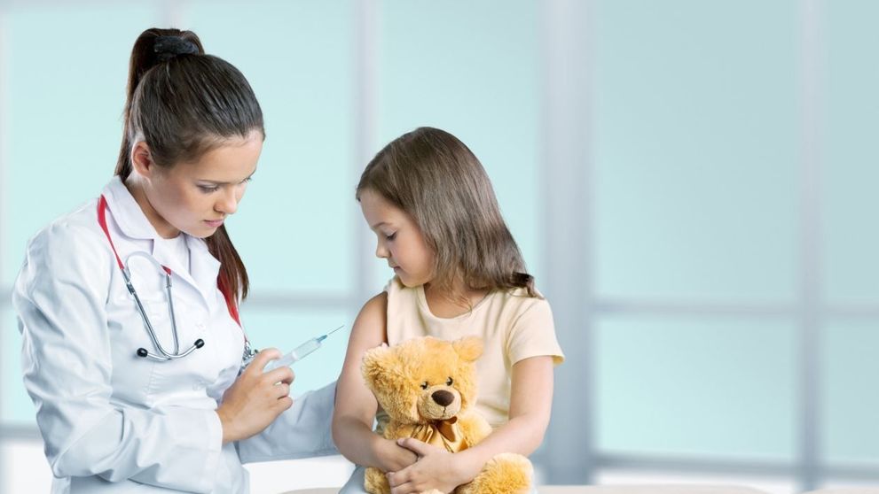 Universitatea Oxford testează eficacitatea vaccinului AstraZeneca la copii. Cine sunt voluntarii