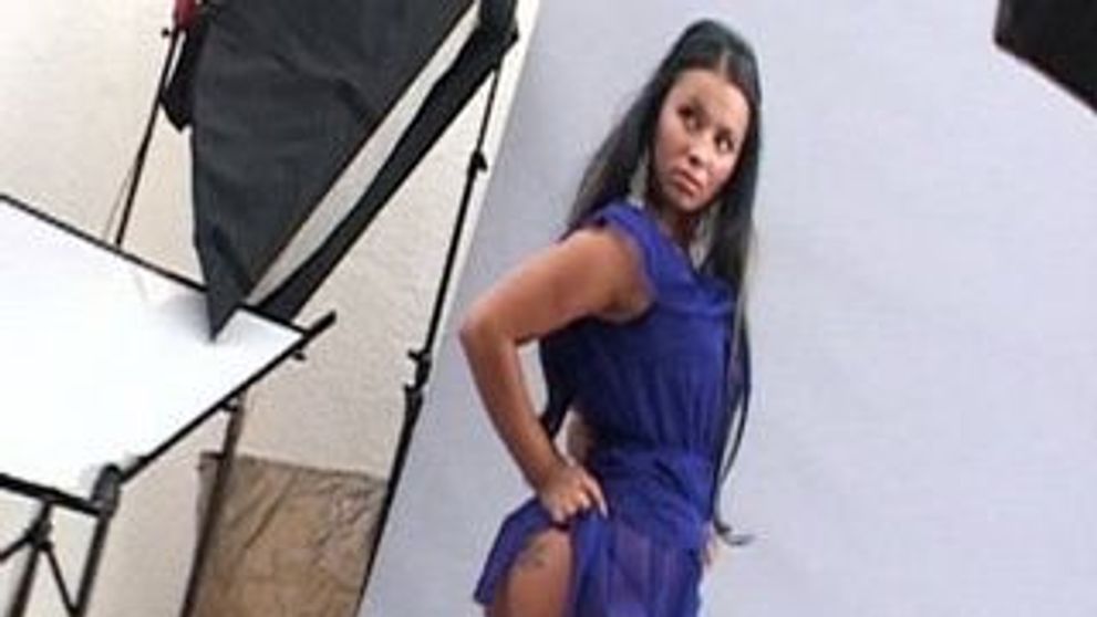 Sedinta foto cu bomba sexy Iulia, iubita lui Cristi Tanase