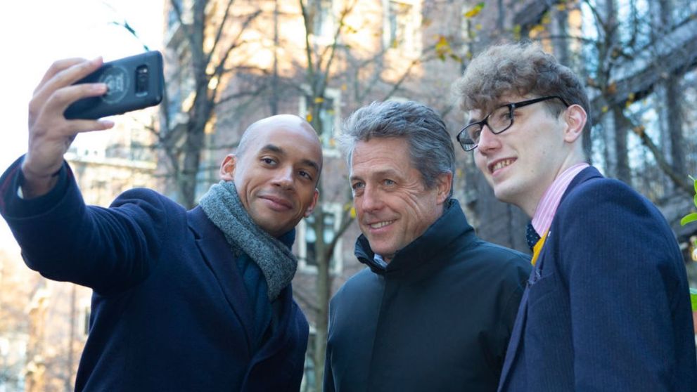 Hugh Grant a postat pe Twitter cea mai controversată fotografie a sa, dedicație pentru toți „haterii”