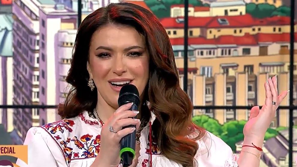 Cum arată acum gemenele Laviniei Goste. Interpreta de muzică populară le-a însoțit la premiera filmului „Tati Full Time” de la Cluj