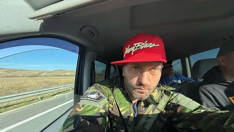 De ce afecțiune suferă Cheloo. Artistul a fost internat la psihiatrie după ce și-a provocat o rană la nivelul gâtului. Personalul medical a sunat la 112: „Sunt puternic...”